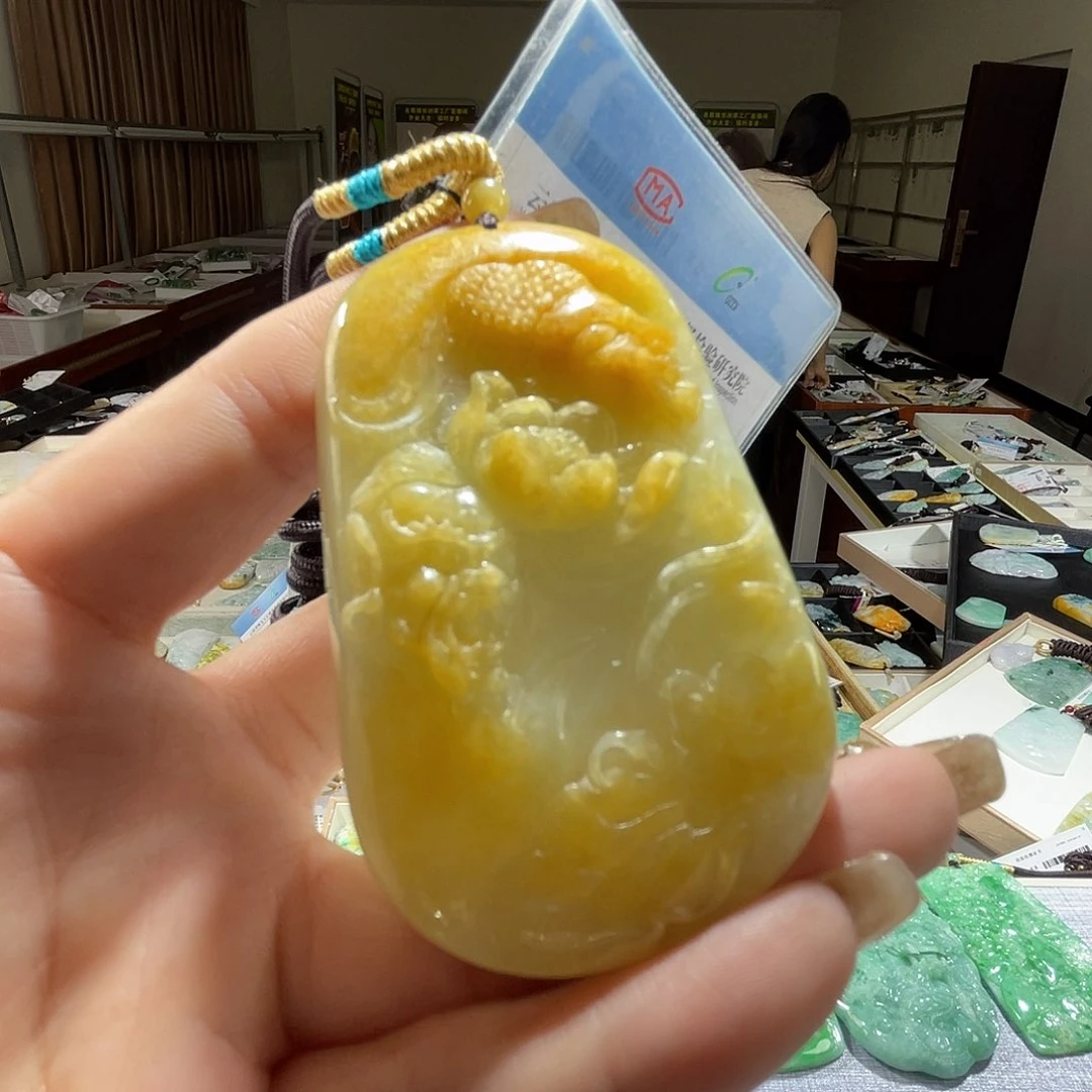 翡翠未镶嵌颈饰一