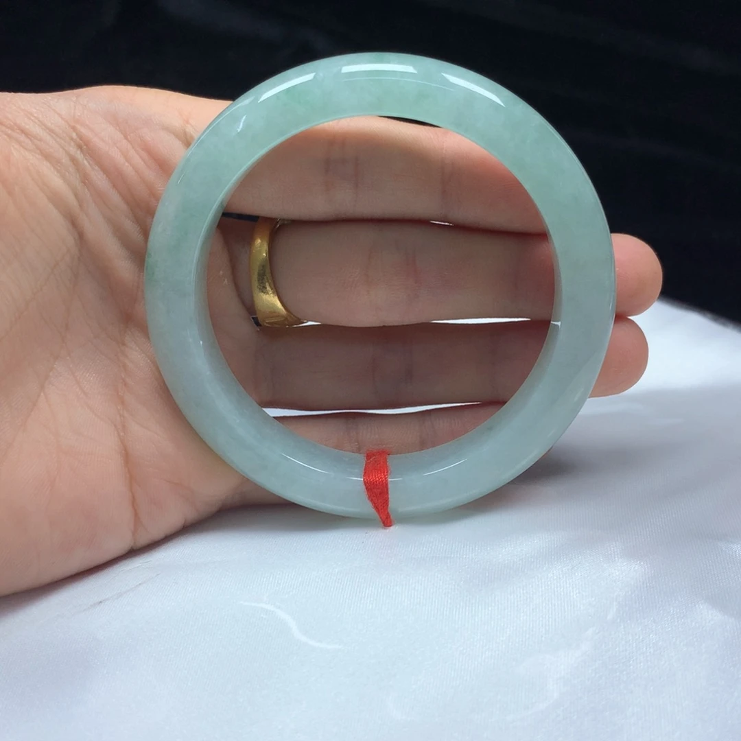 翡翠未镶嵌手镯（圆镯）56.7