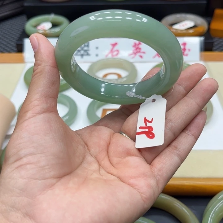 未镶嵌手镯石英质玉?***?