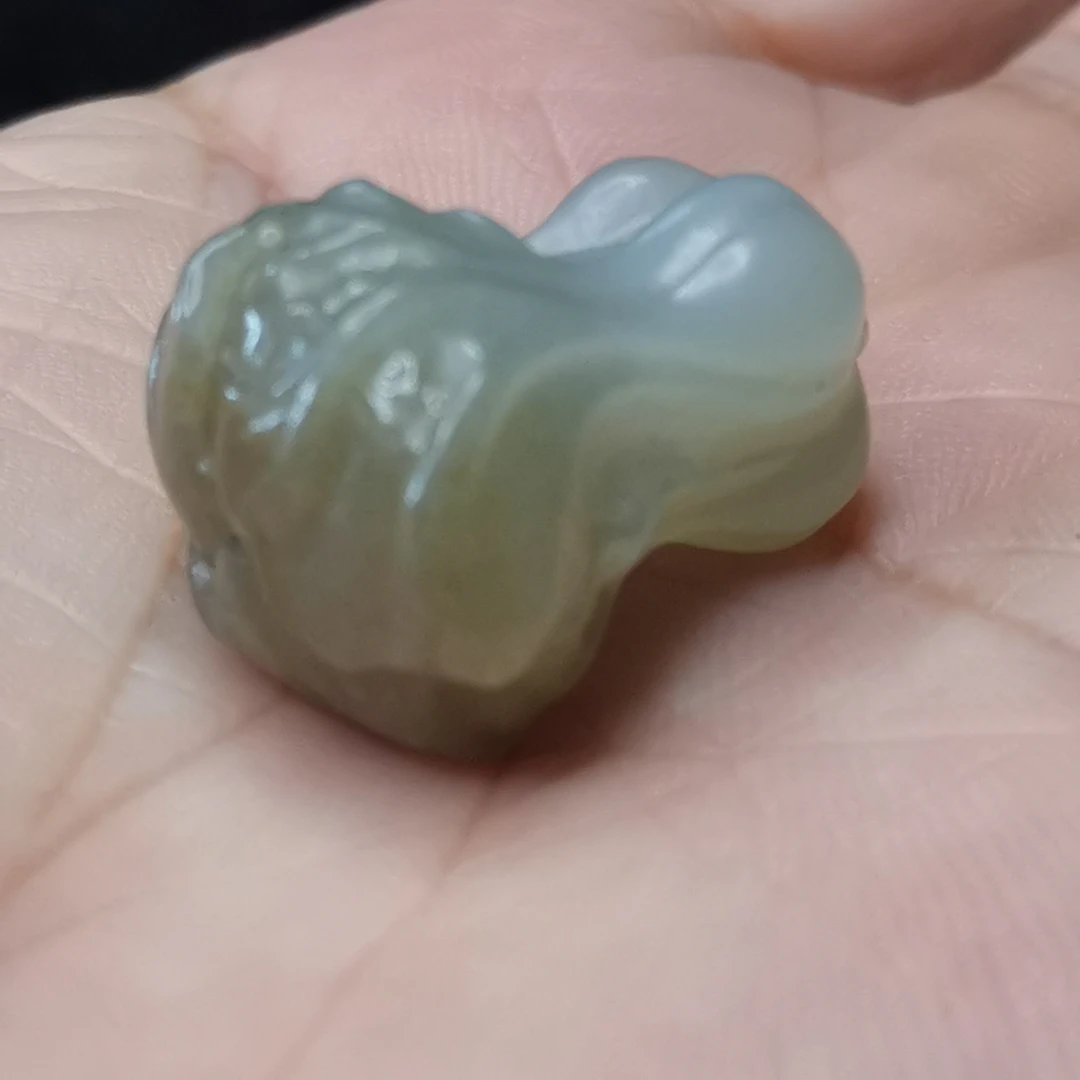 和田玉山料雕刻白菜小吊坠