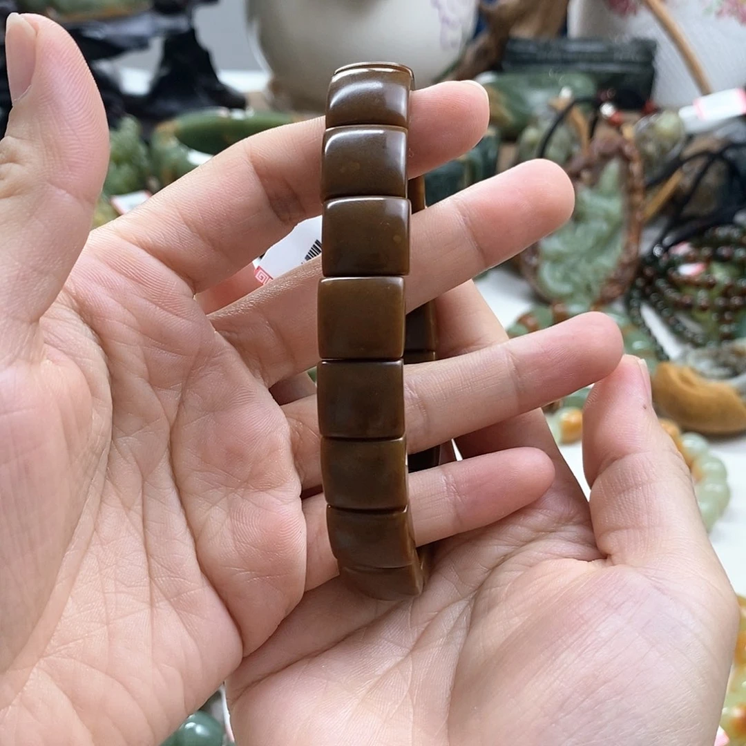 手链未镶嵌透闪石质玉金**司