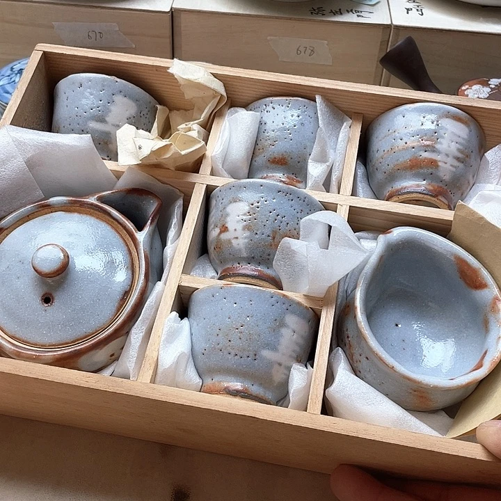 瓷片我****笑001 一人直播，看品直播间说序号