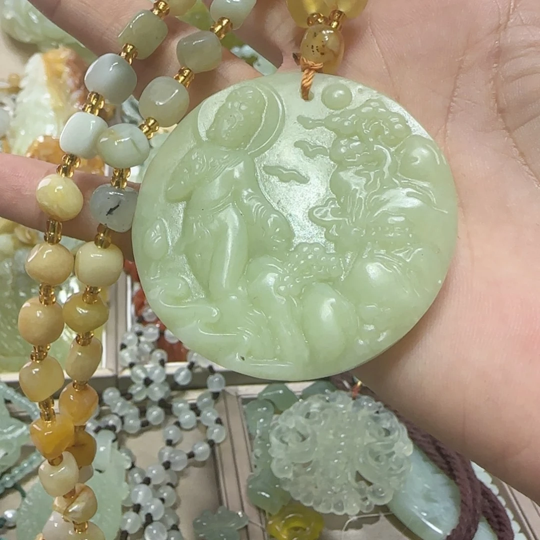 未镶嵌蛇纹石玉吊坠