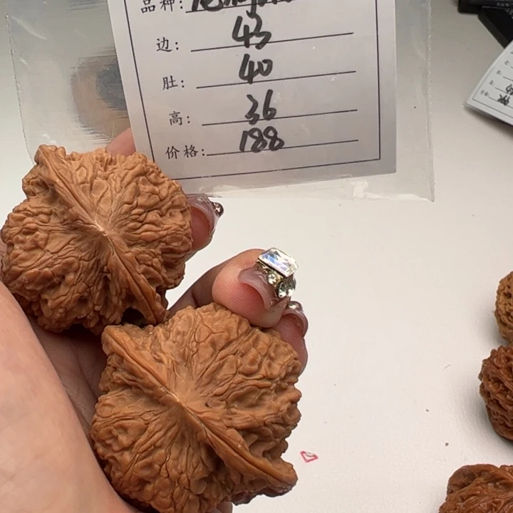 文玩核桃把件年***比龙洞峪401