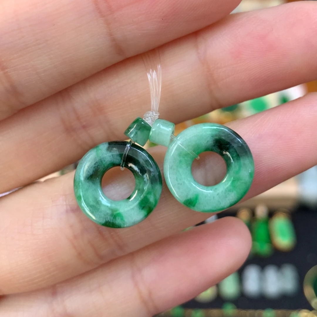 翡翠未镶嵌颈饰有纹裂