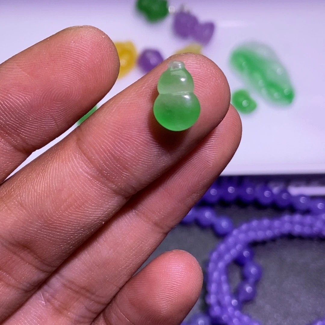 翡翠未镶嵌颈饰吊坠