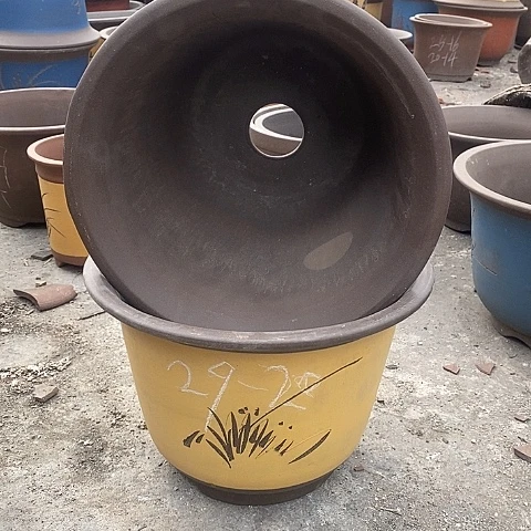 中国宜兴紫砂花盆，