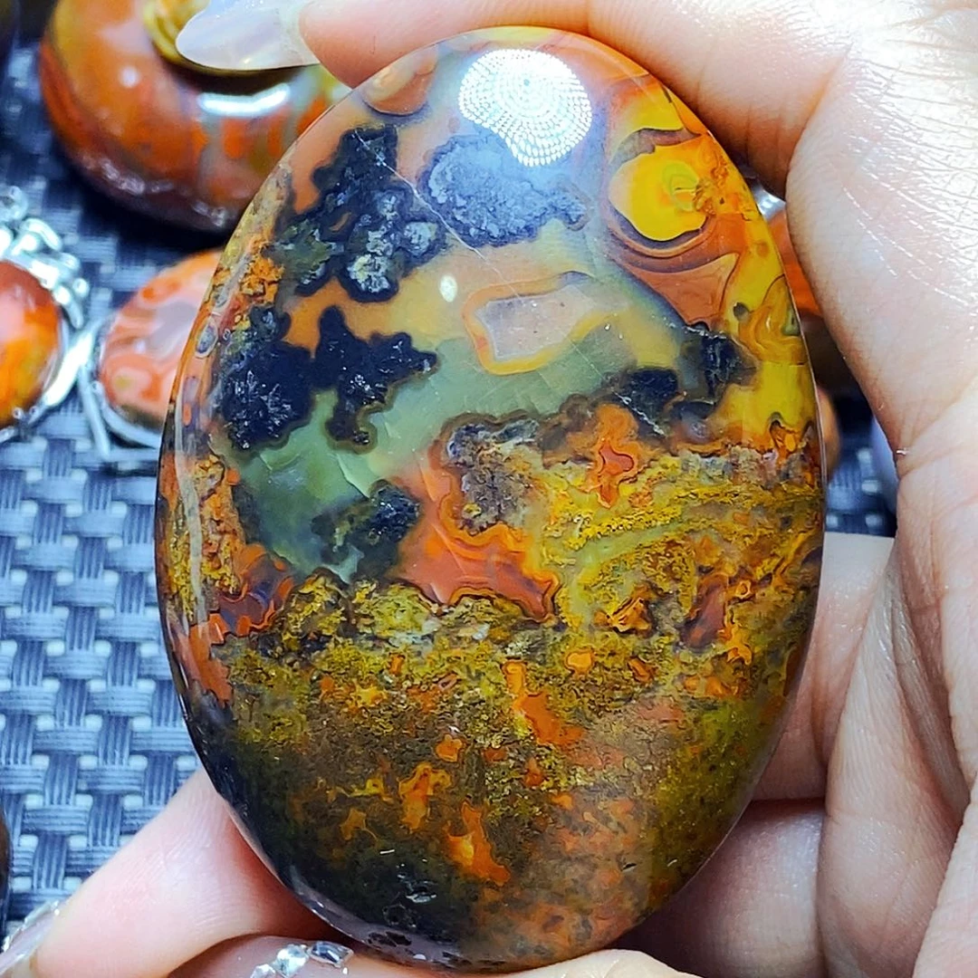 未镶嵌颈饰玛瑙/玉髓春*