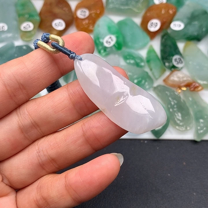 翡翠未镶嵌颈饰随型