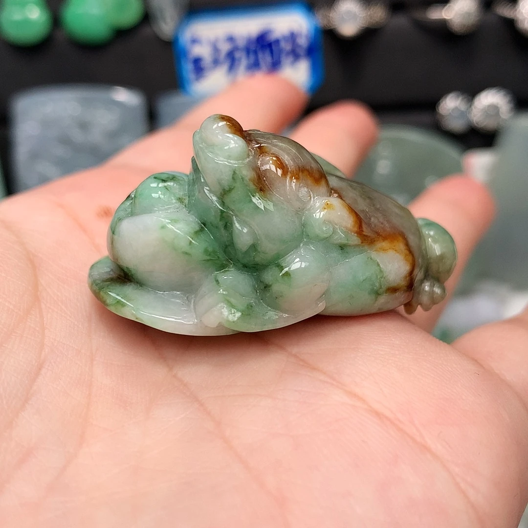 翡翠未镶嵌颈饰金蝉
