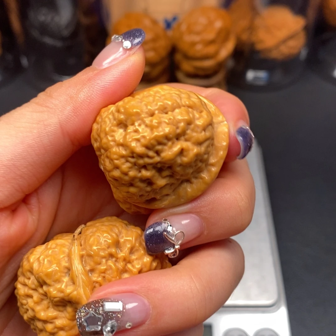 俗***人吊坠文玩核桃福利羊角蟾