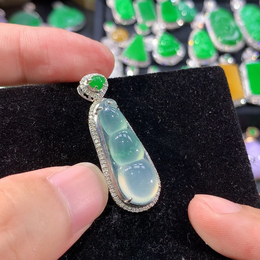 翡翠18K金镶嵌颈饰