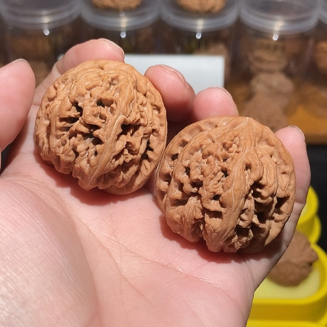 文玩核桃吊坠球筋