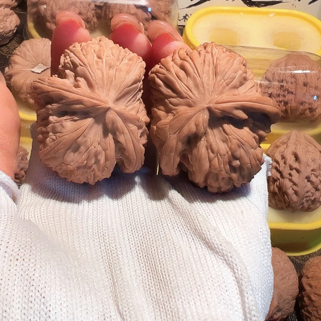 磊***吊坠桃核白狮子异形