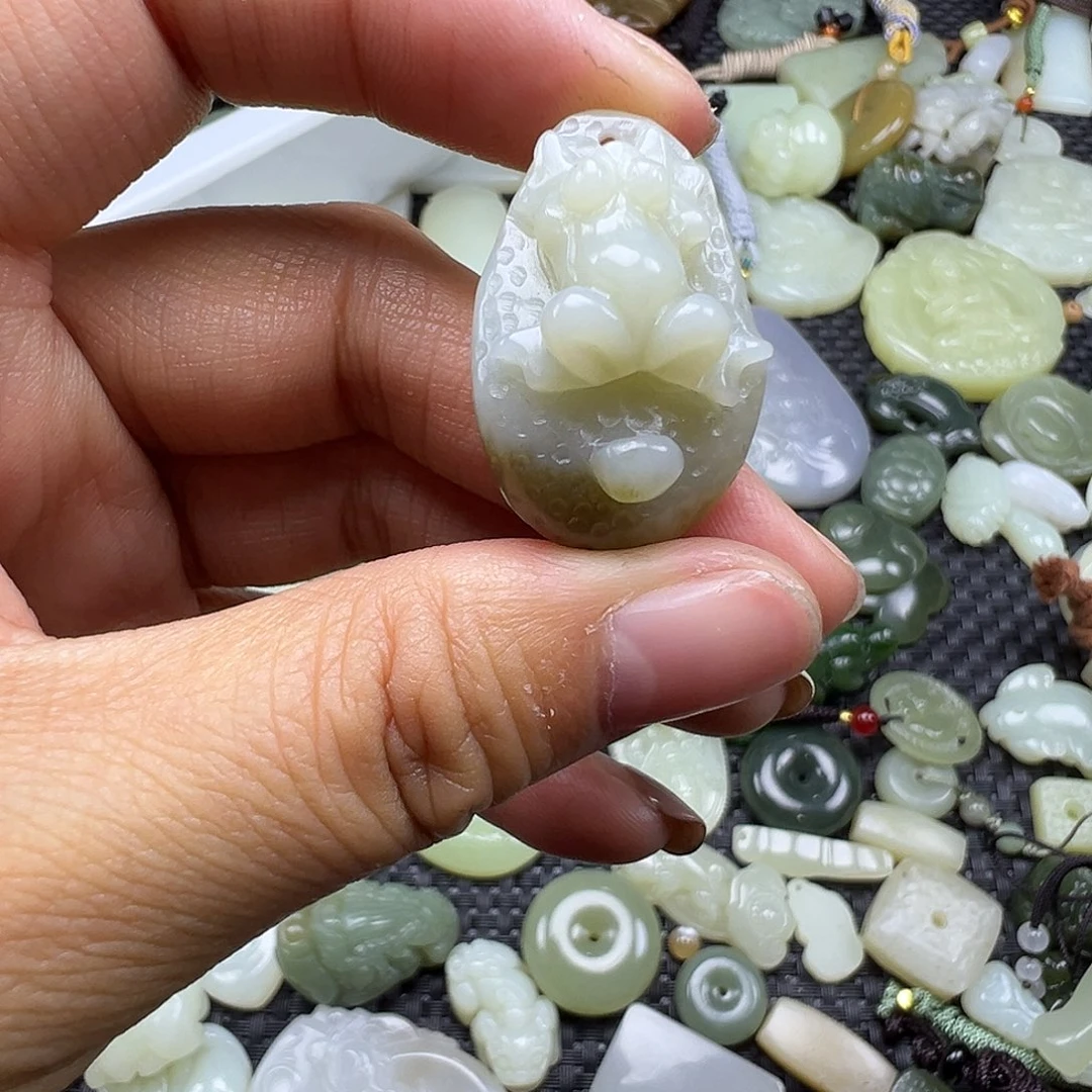 和田玉未镶嵌颈饰卡29.8