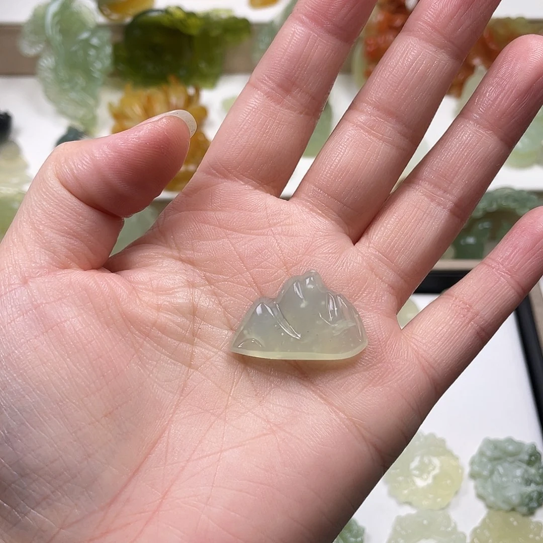 吉***猫蛇纹石玉未镶嵌颈饰