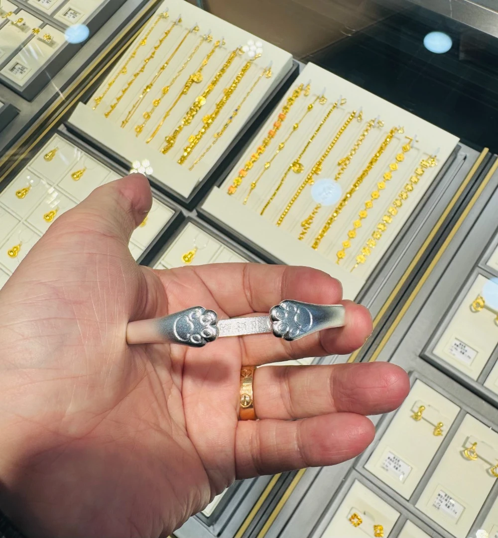 首饰盒/箱 银光面猫爪实心开口新中式手镯