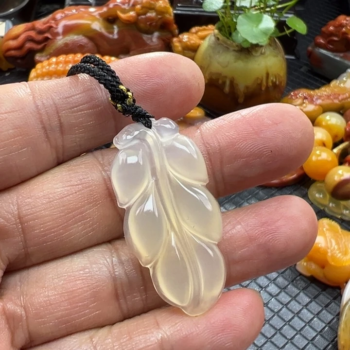 石英质玉（黄龙玉）颈饰未镶嵌