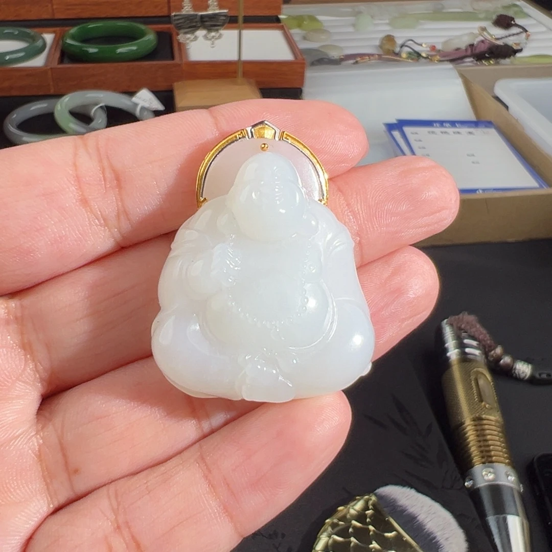 颈饰18K金镶嵌和田玉（白玉）老料白玉立体佛公吊坠