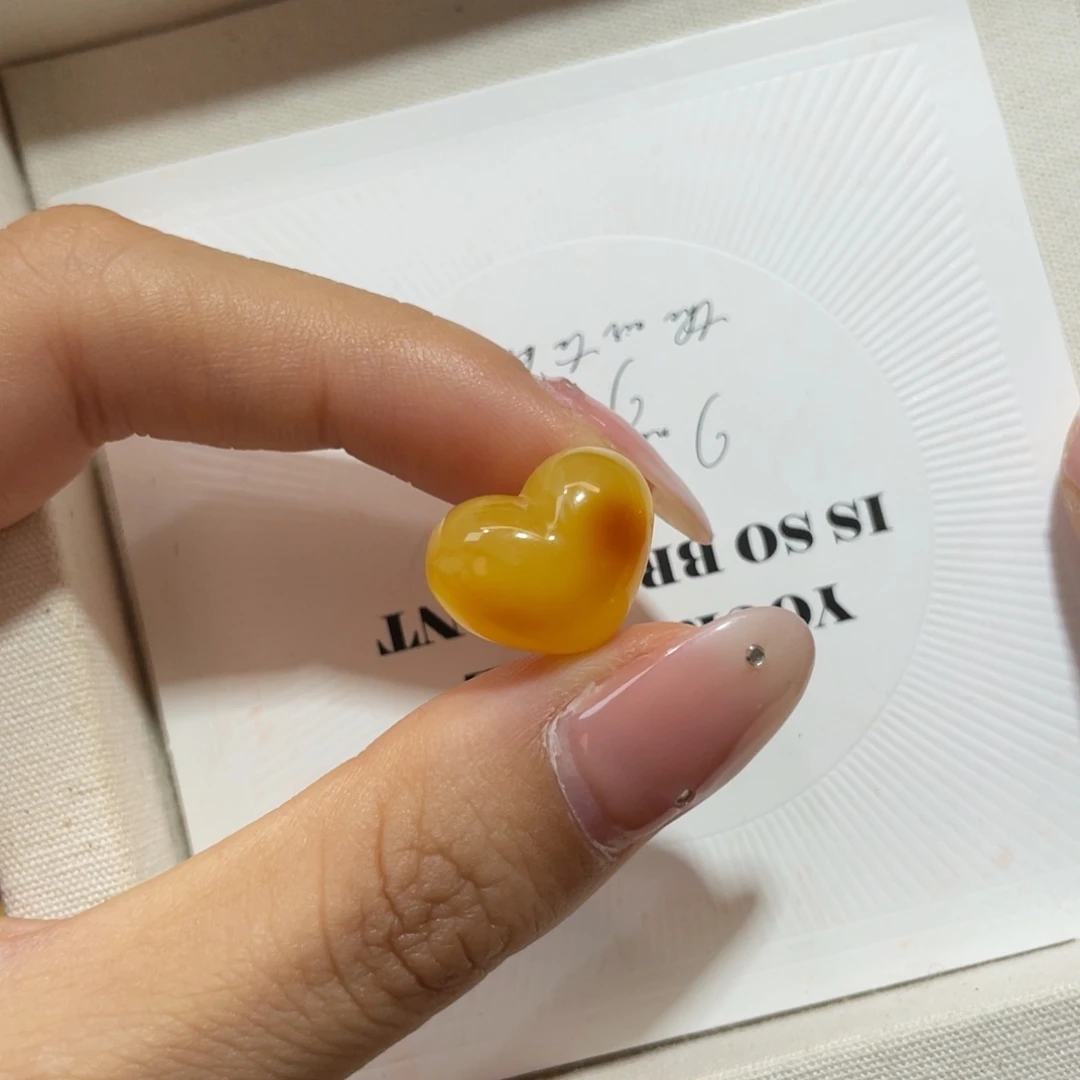 琥珀未镶嵌裸石屁桃