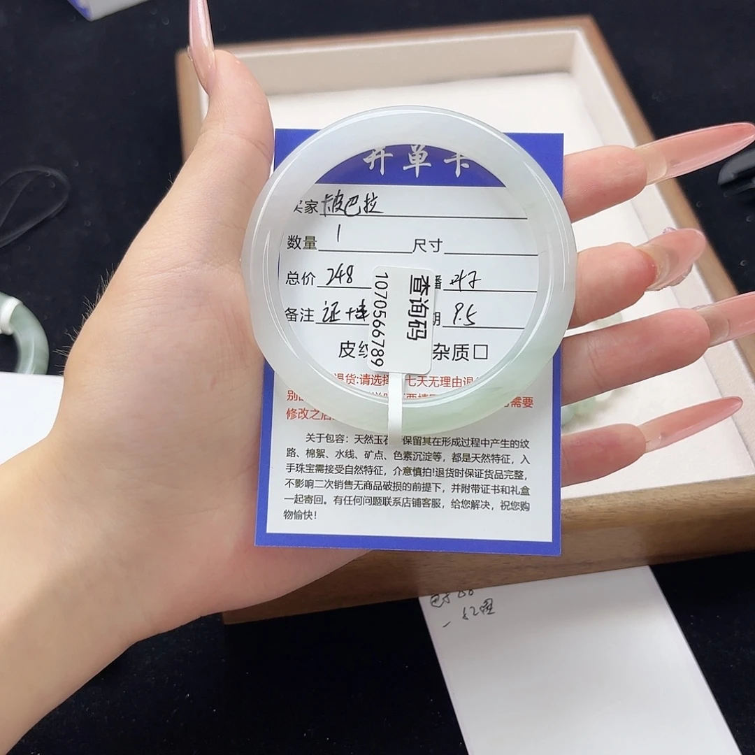 未镶嵌手镯石英质玉