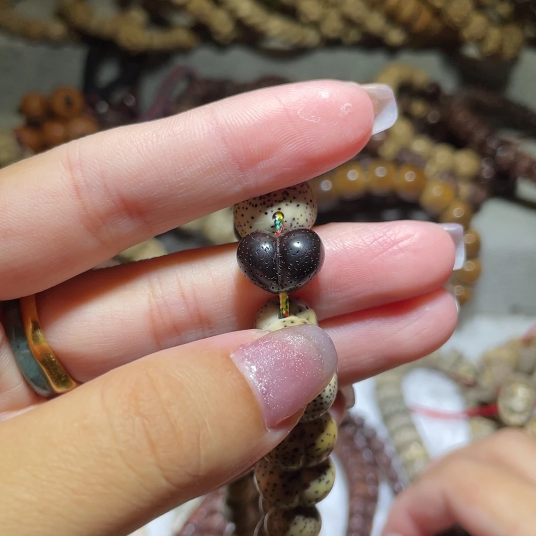 星月菩提吊坠黑金屁桃单颗