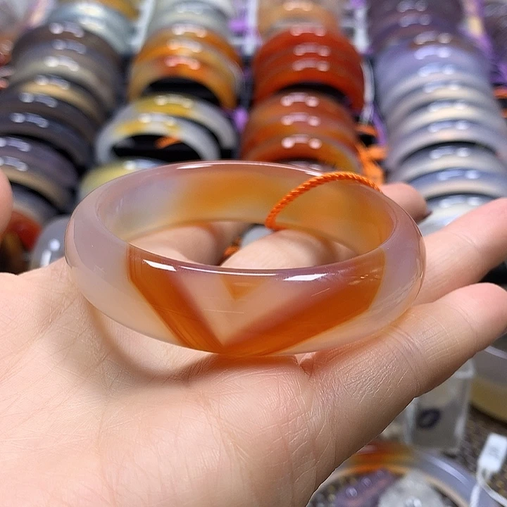 K***0玛瑙/玉髓未镶嵌手镯