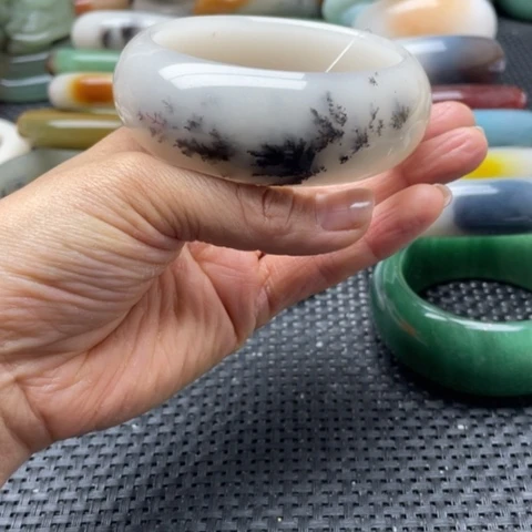 石英岩玉未镶嵌手镯