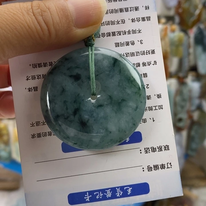 翡翠未镶嵌颈饰好