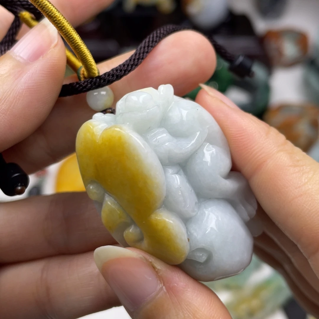翡翠未镶嵌颈饰牌子