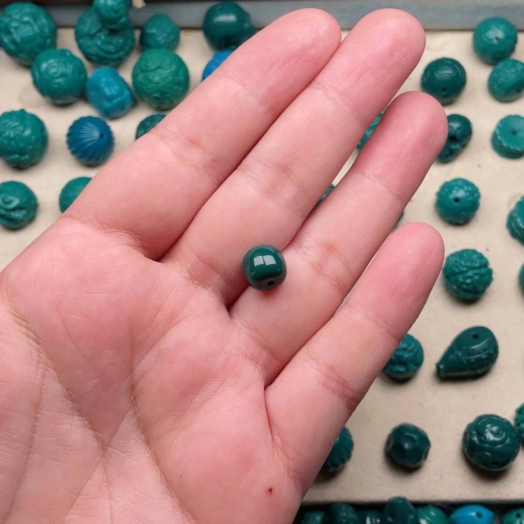 【闪购商品】玻璃颈饰23粒尺寸10加一个红色