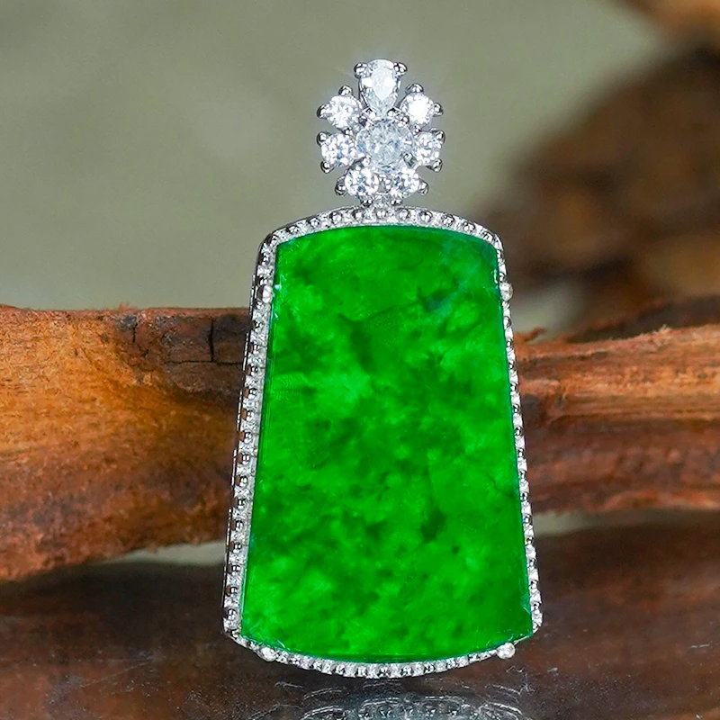 天然翡翠无事牌玉坠翡翠S925吊坠精致大气飘辣阳绿翡翠扇形吊坠