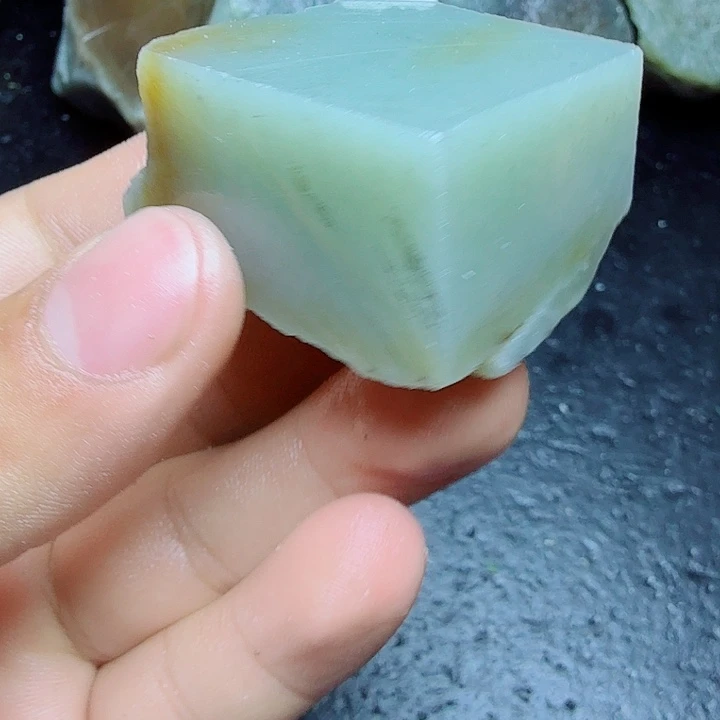 和田玉（糖玉）未镶嵌珠宝奇石
