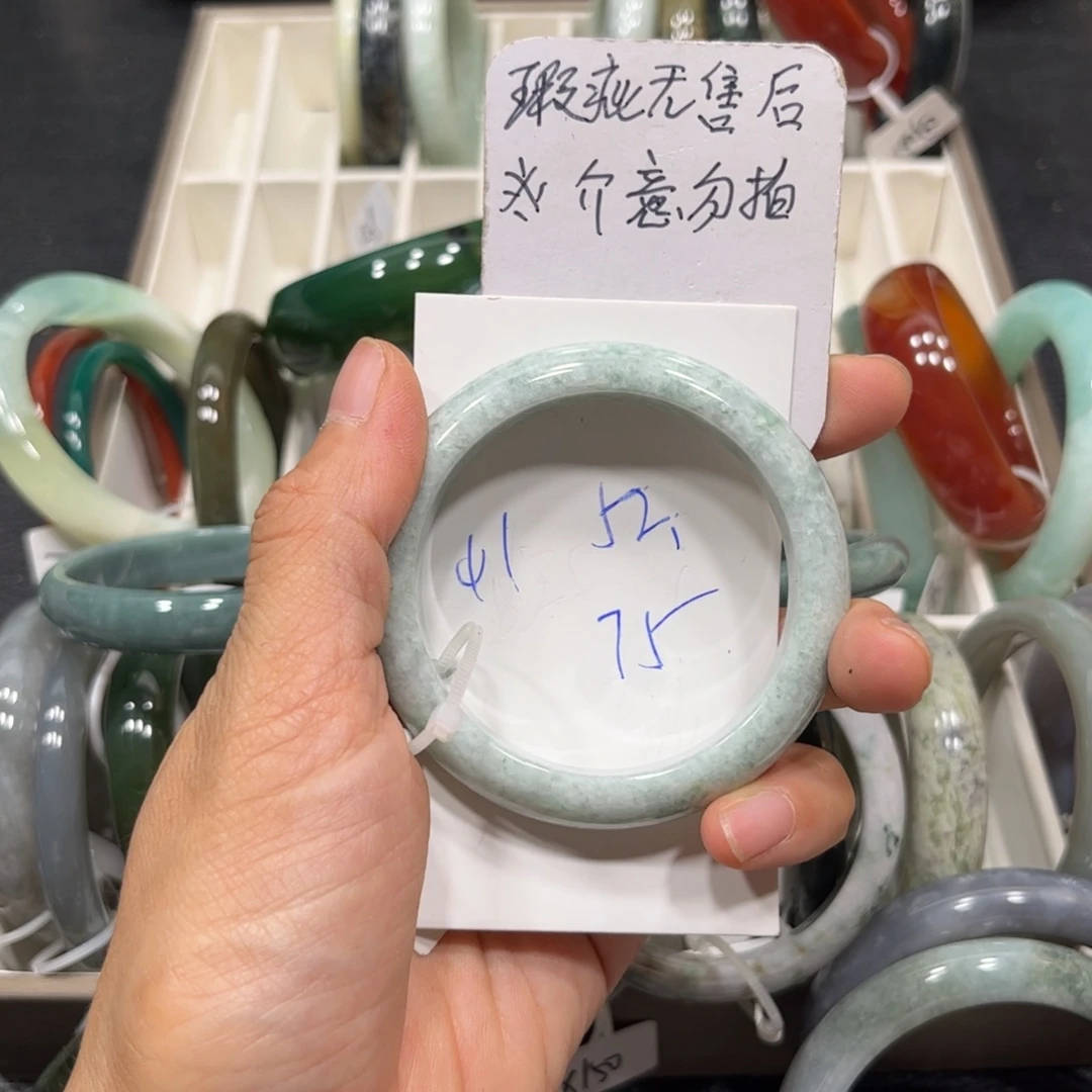 未镶嵌手镯翡翠微瑕