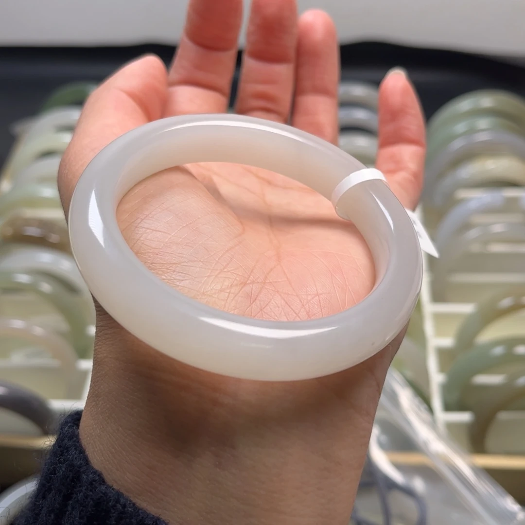 @***&和田玉未镶嵌手镯55.8圈