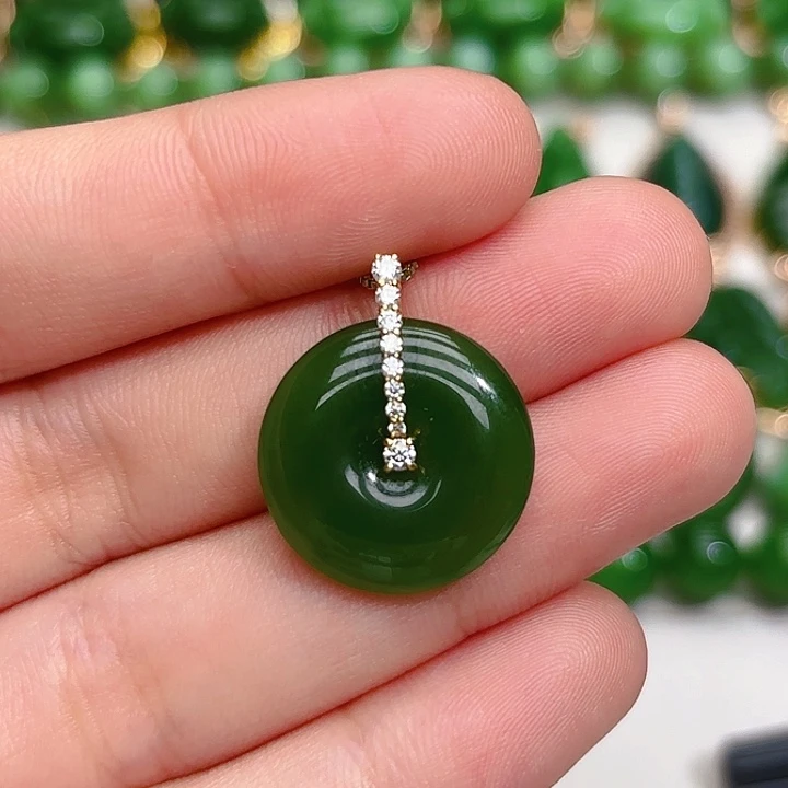 和田玉（碧玉）颈饰18K金镶嵌