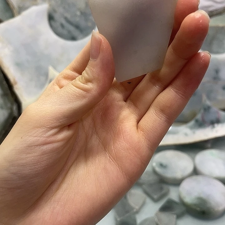 翡翠未镶嵌颈饰翡翠片料
