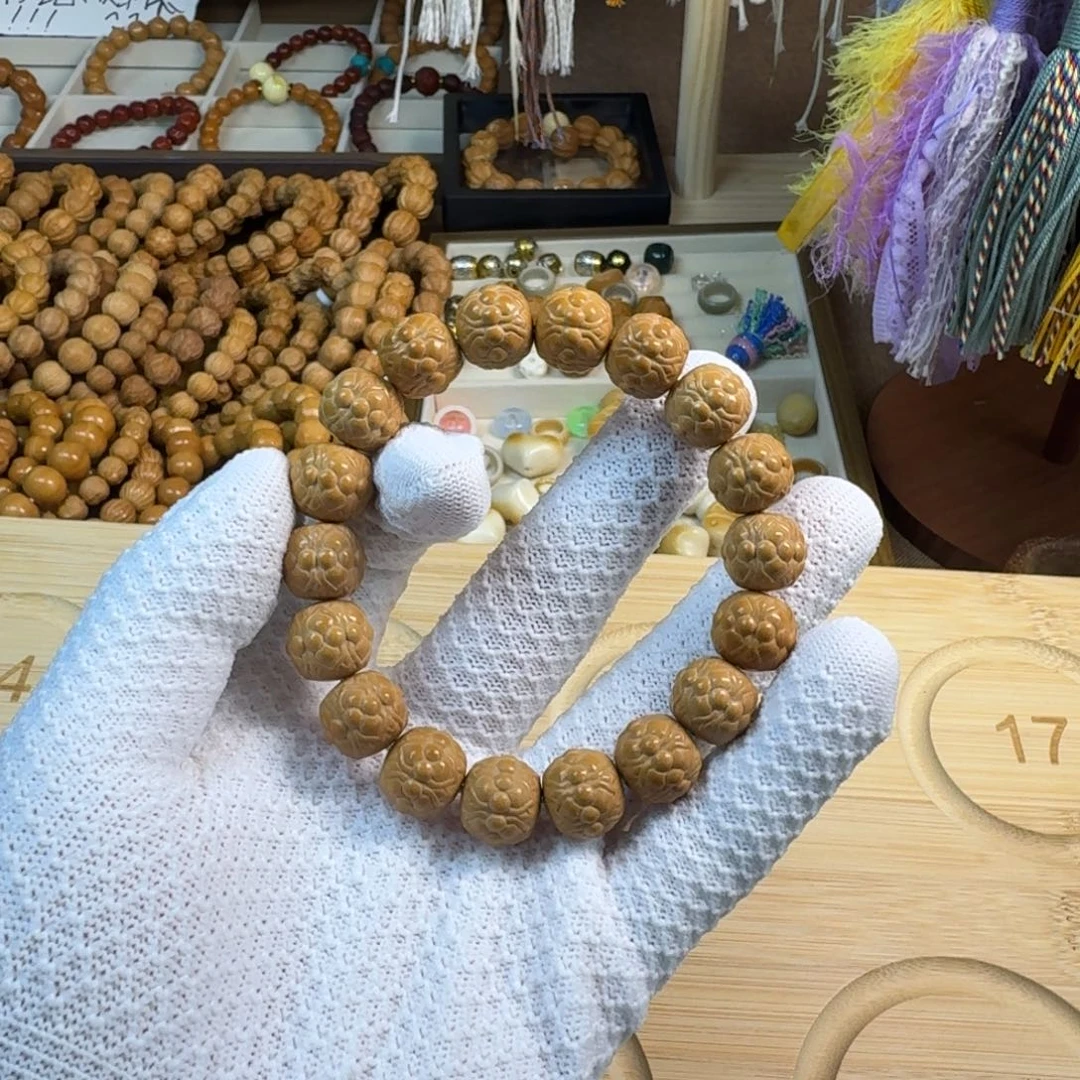 吊坠猴头核桃并蒂莲全品
