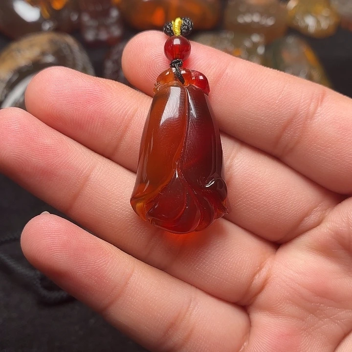 琥珀未镶嵌颈饰122