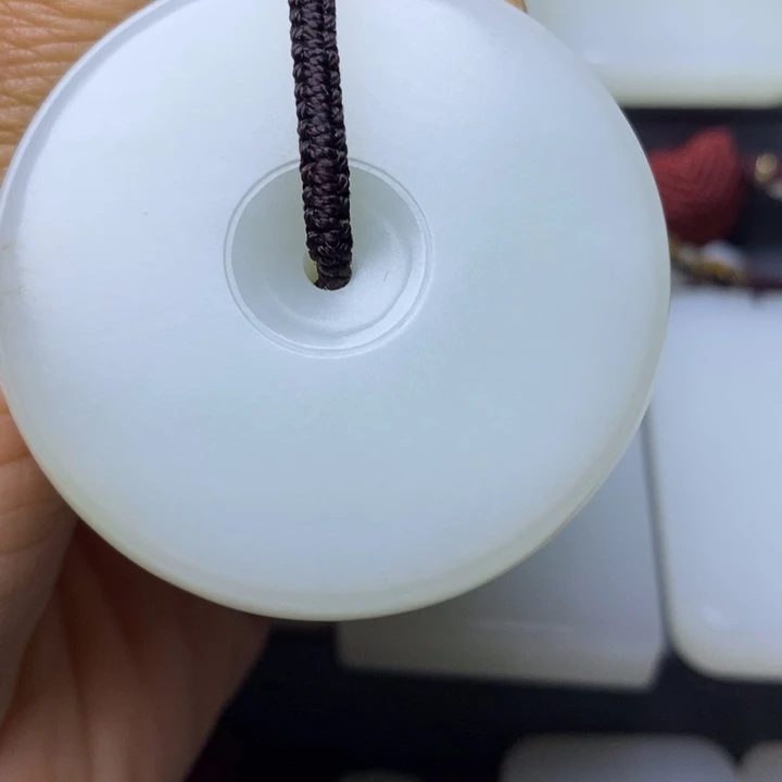 颈饰未镶嵌和田玉（糖玉）看***谁