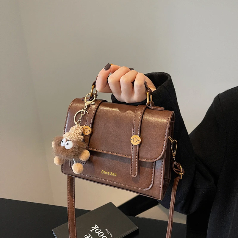 德国新款包包女2025年爆款时尚潮流斜挎包冬季百搭单肩手提邮差小