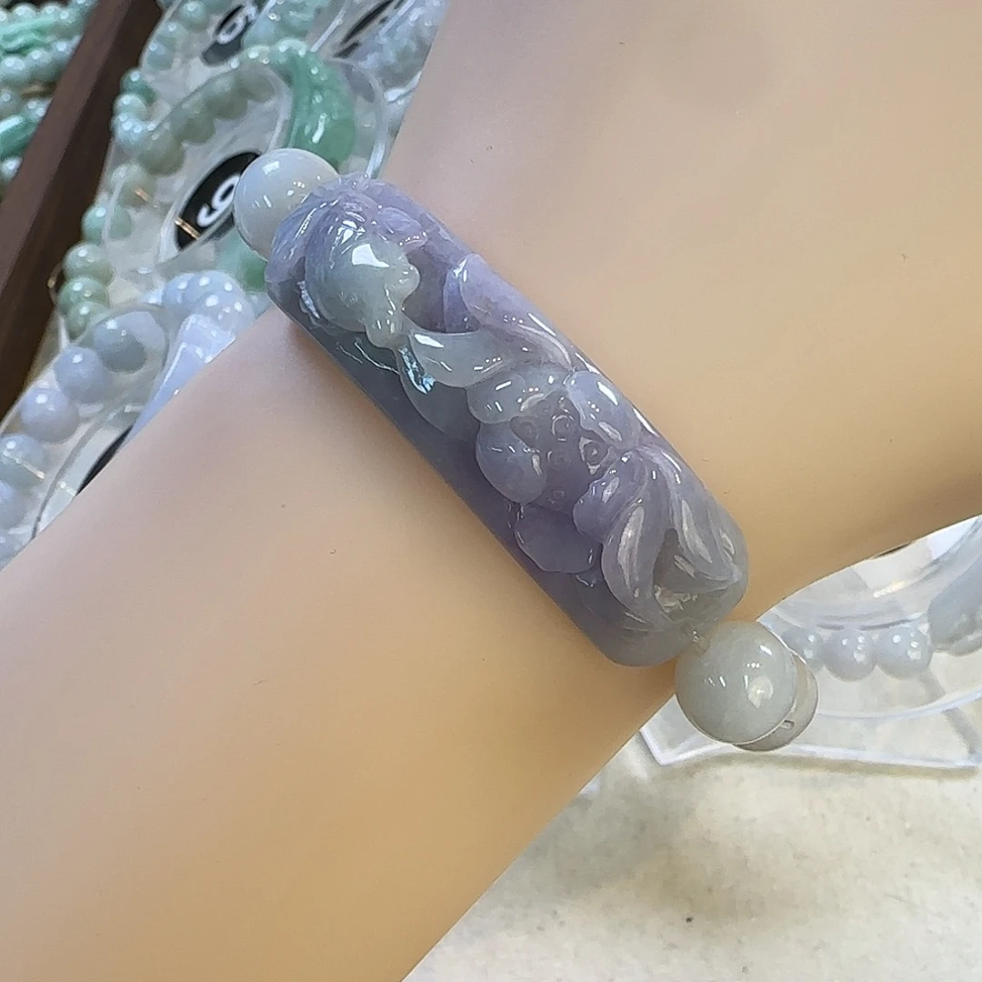 翡翠未镶嵌颈饰手牌