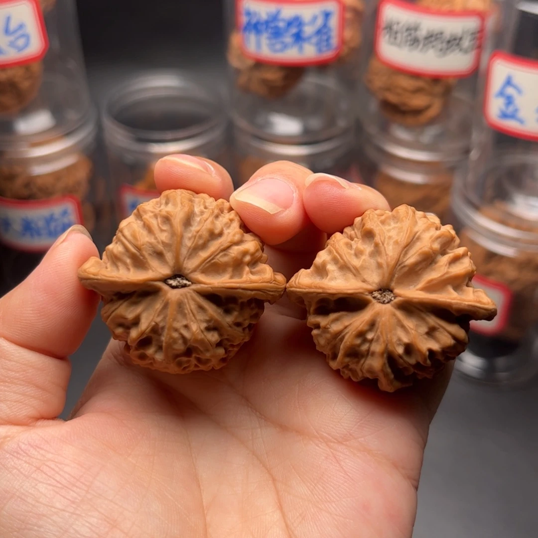 b***2把件文玩核桃40金牛