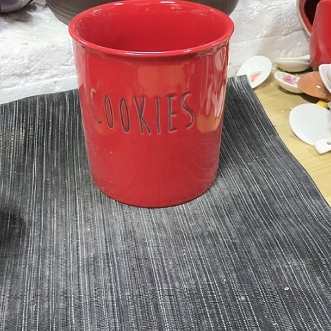 微瑕，不能明火，口径13厘米高度15红色