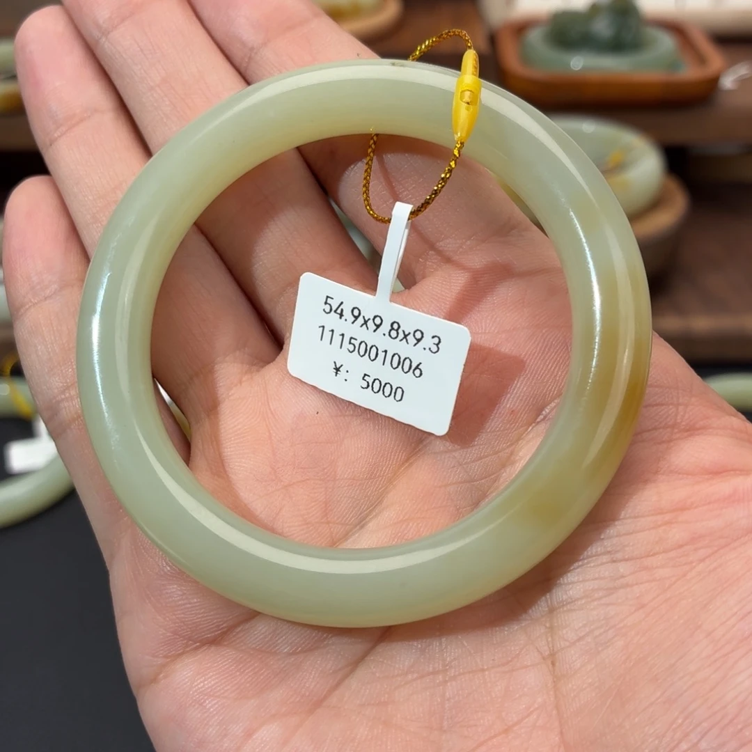 和田玉（糖玉）未镶嵌手镯