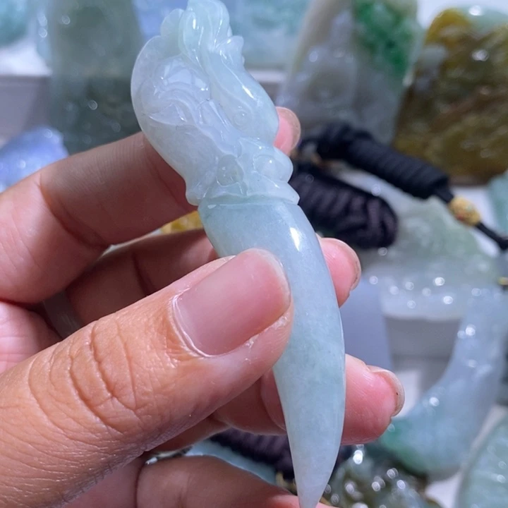 【闪购商品】颈饰未镶嵌翡翠龙牙