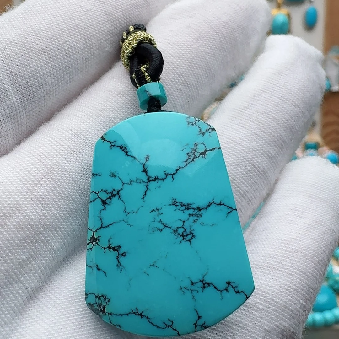 绿松石未镶嵌颈饰