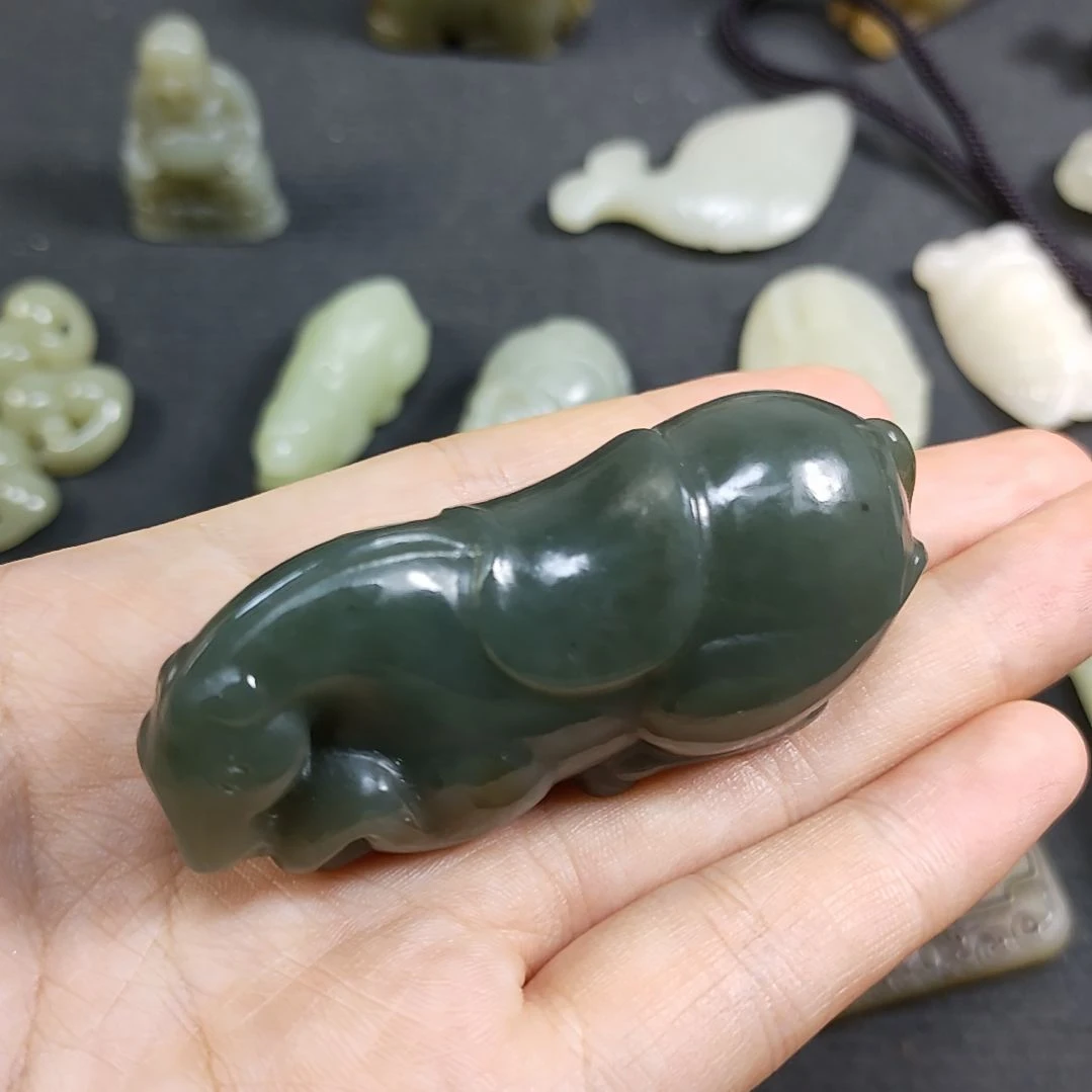 ꧔***꧔和田玉未镶嵌颈饰