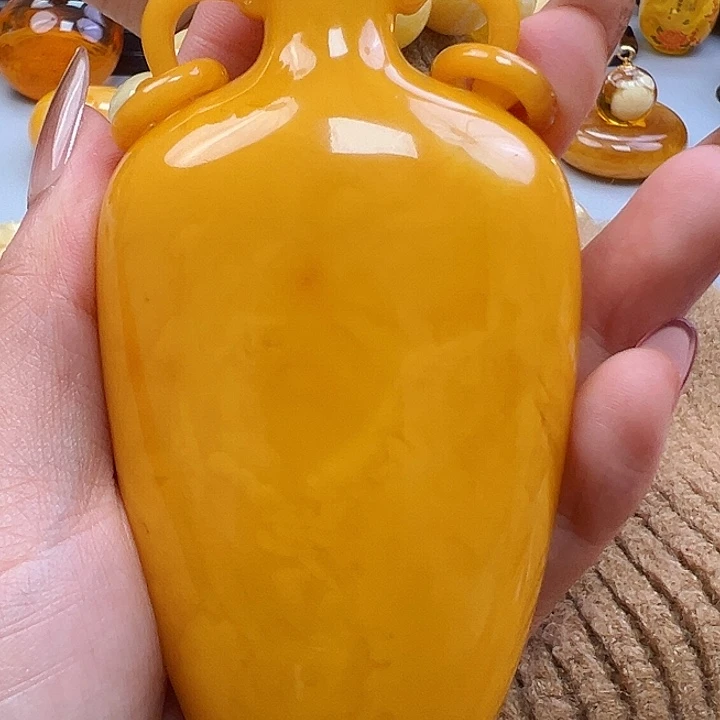 乌***臺蜜蜡未镶嵌珠宝奇石