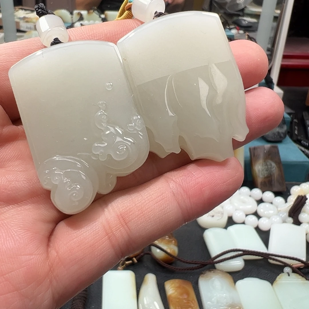 未镶嵌和田玉车挂